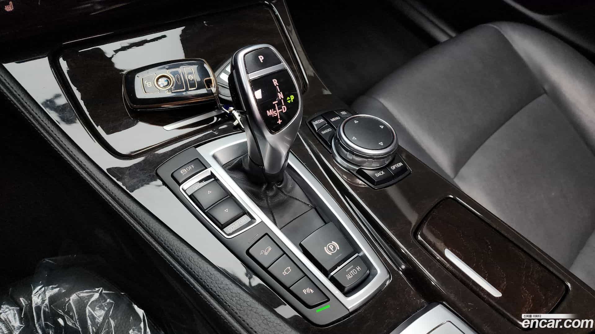 5-Series BMW 2015.6-INNER-009