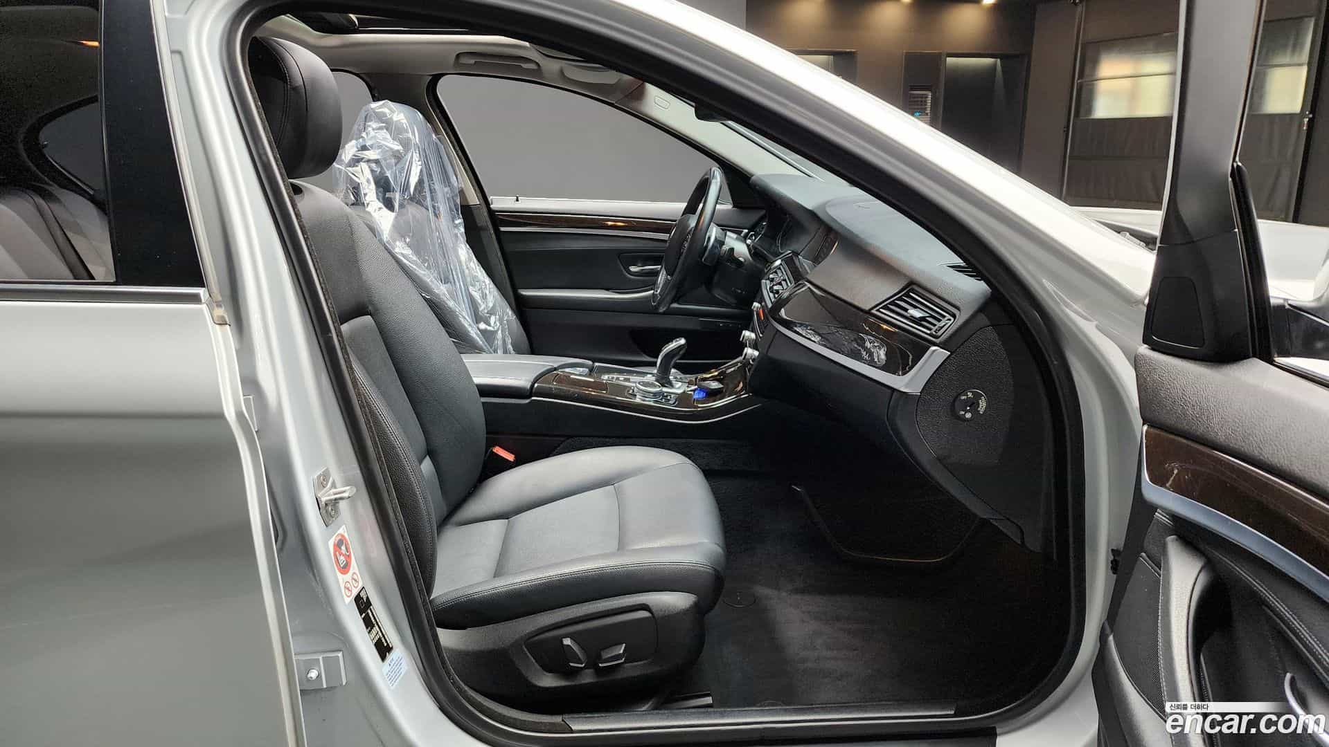 5-Series BMW 2015.6-INNER-010