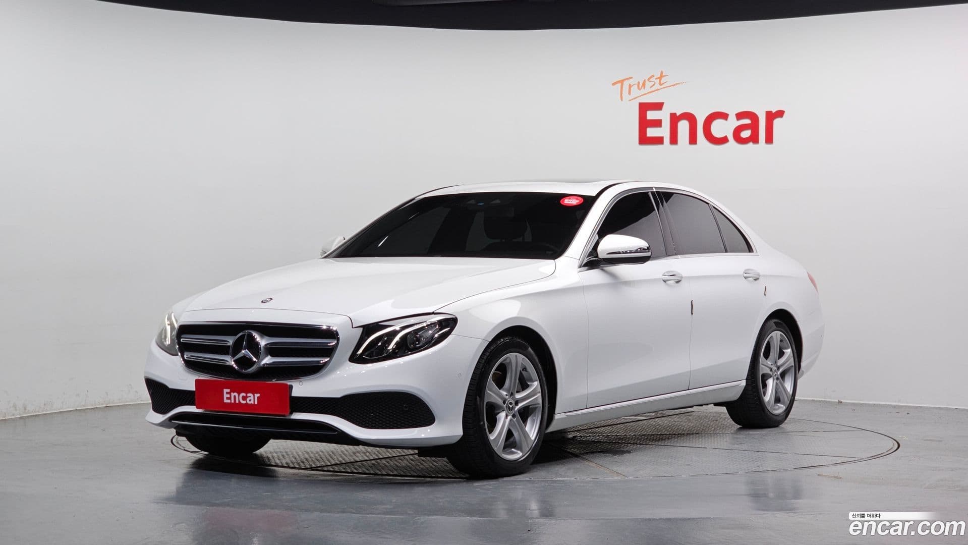 Main__Slider__Photo:E-Class Mercedes-Benz 2017.1-0