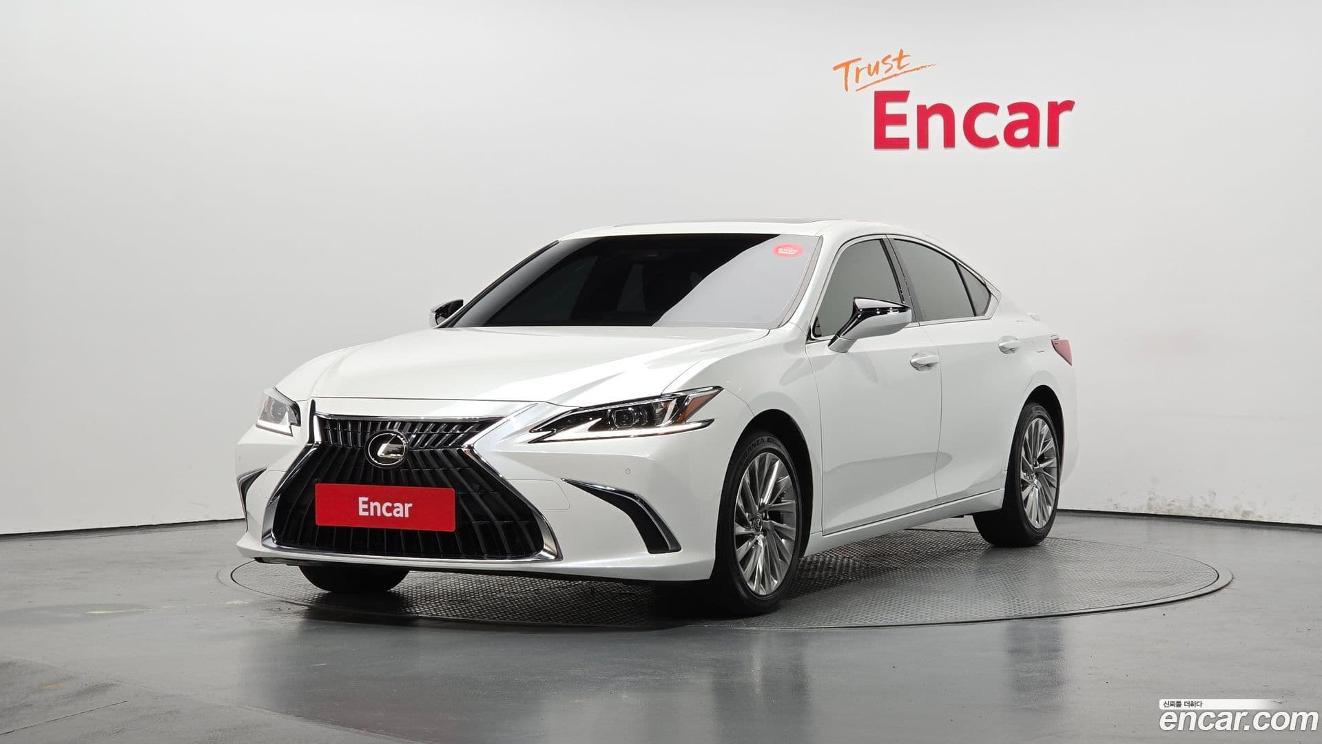 Main__Slider__Photo:ES Lexus 2023.3-0