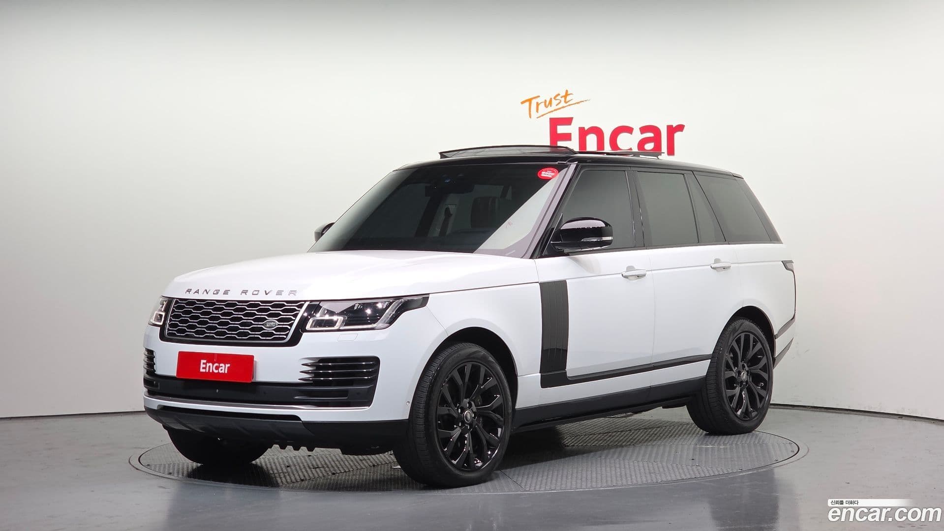 Main__Slider__Photo:Range Rover Land Rover 2018.3-0