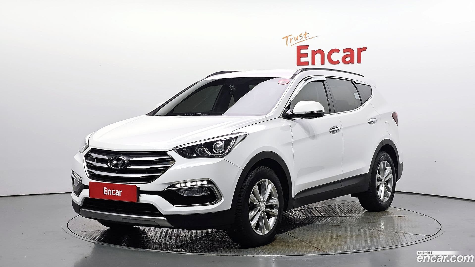 Main__Slider__Photo:Santafe Hyundai 2016.4-0