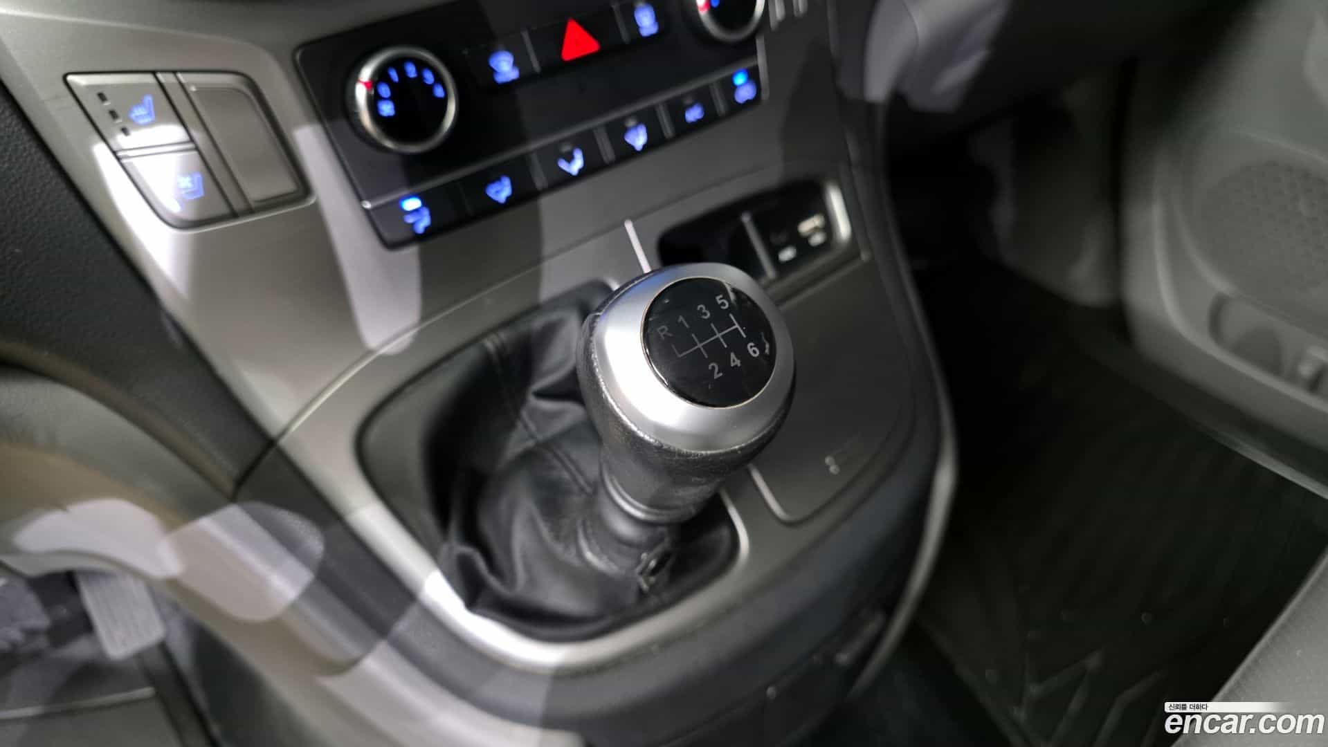 Starex Hyundai 2018.9-INNER-009