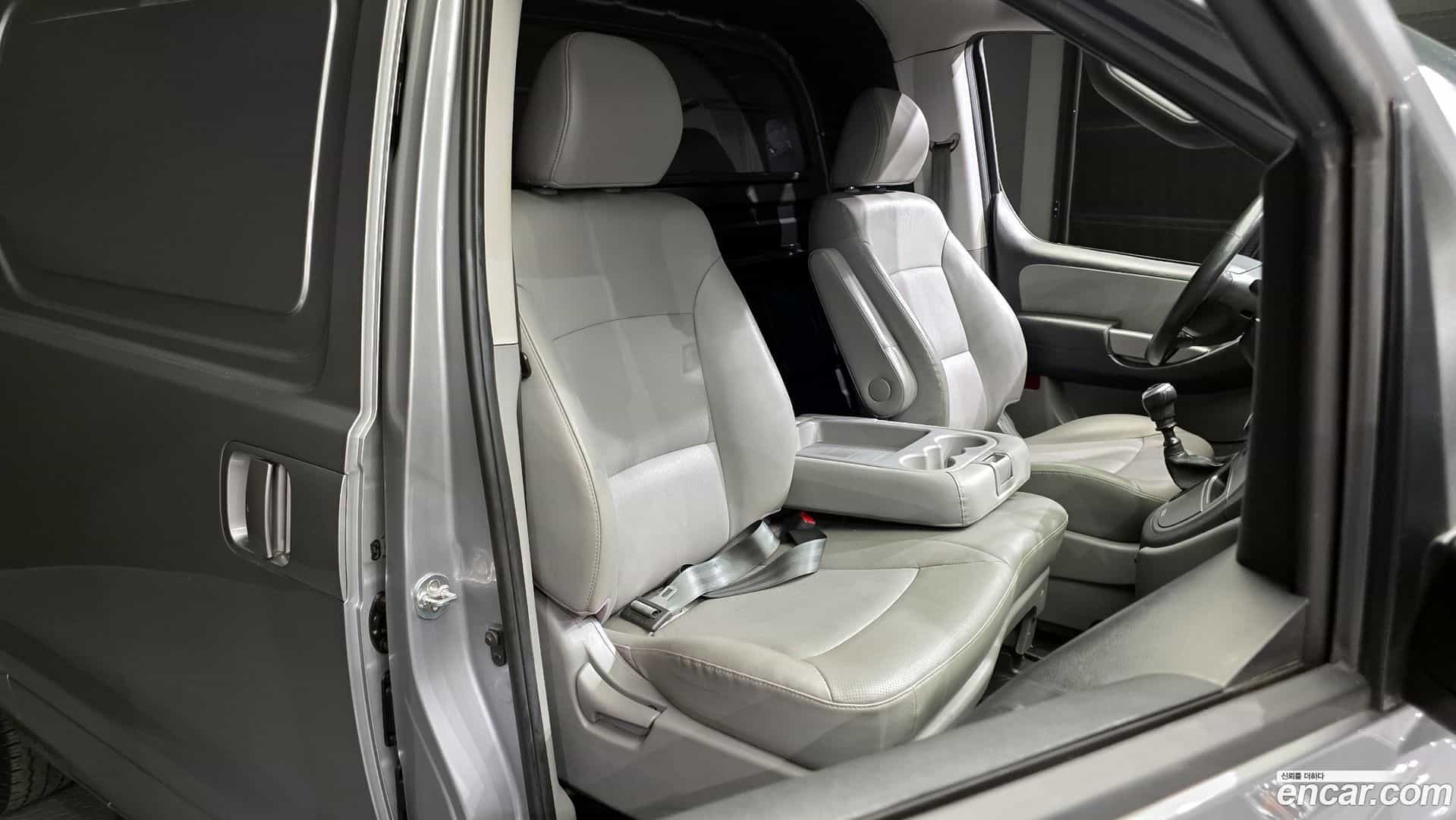 Starex Hyundai 2018.9-OPTION-015