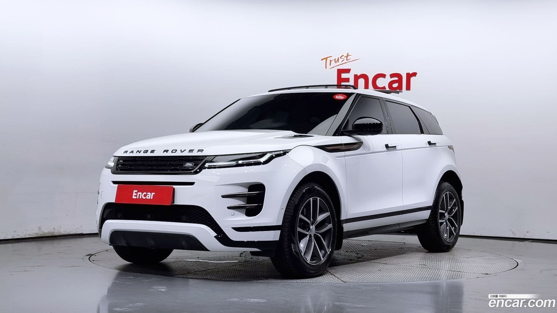 Main__Slider__Photo:Range Rover Evoque Land Rover 2025.0-0
