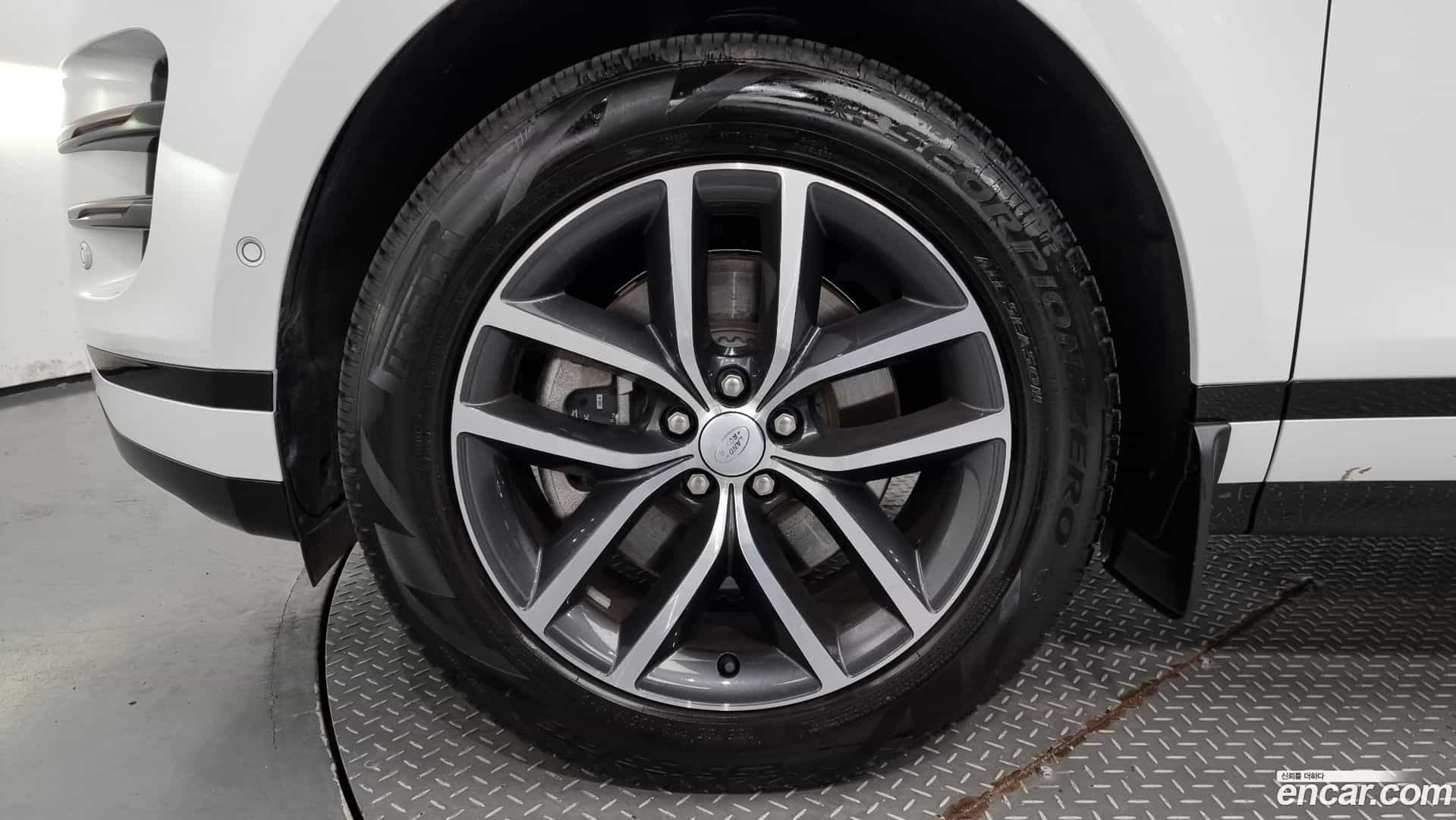 Range Rover Evoque Land Rover 2025.0-OUTER-005