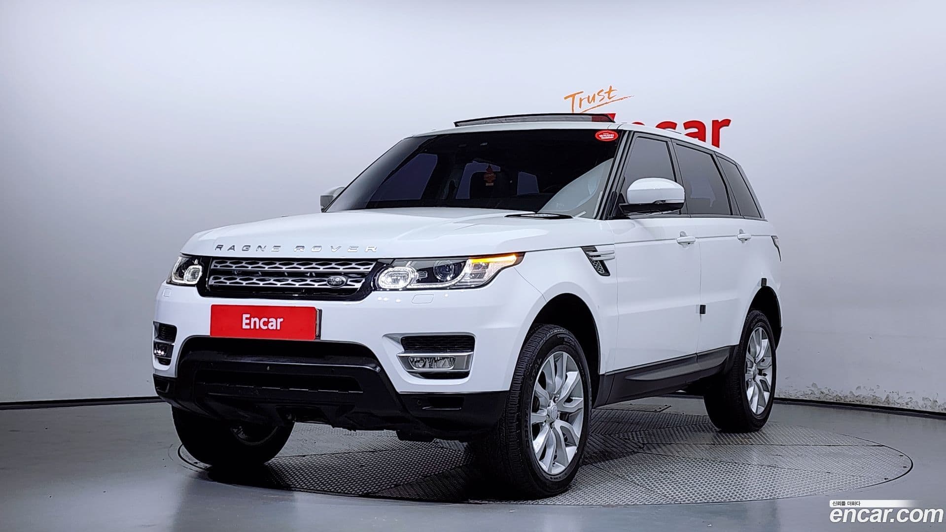 Main__Slider__Photo:Range Rover Sport Land Rover 2015.11-0