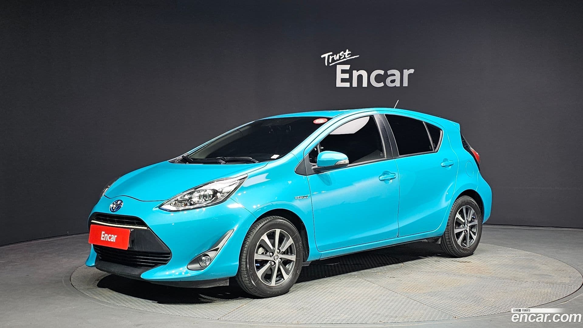 Main__Slider__Photo:Prius Toyota 2018.8-0