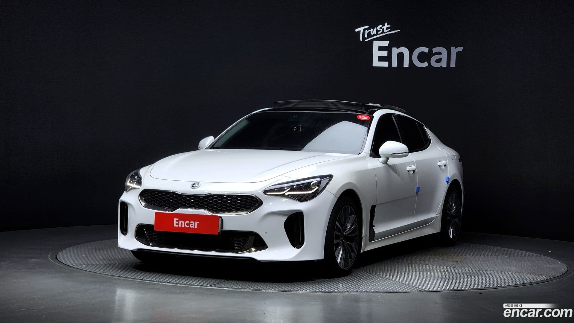 Main__Slider__Photo:Stinger Kia 2017.6-0