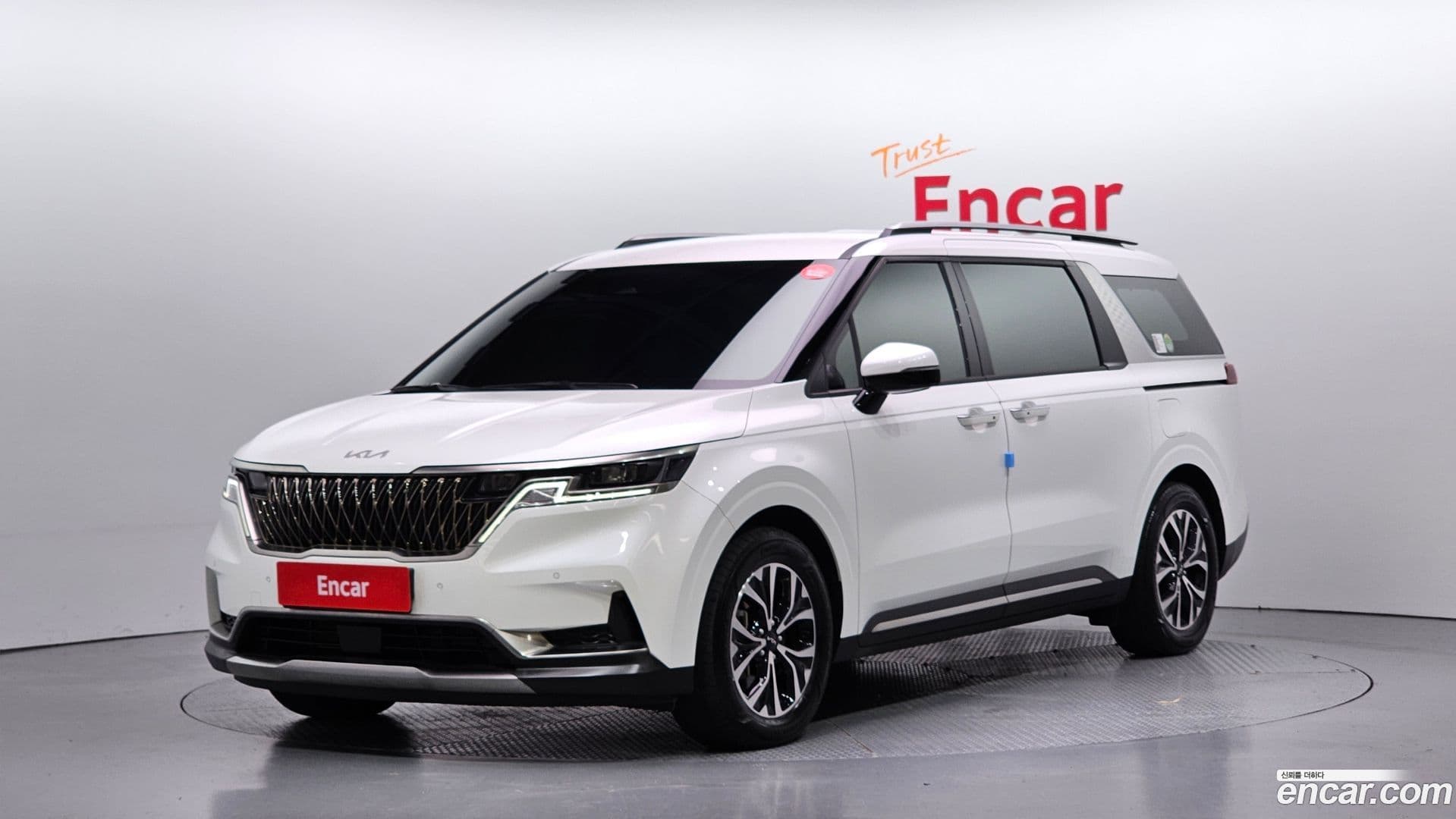 Main__Slider__Photo:Canival Kia 2023.9-0