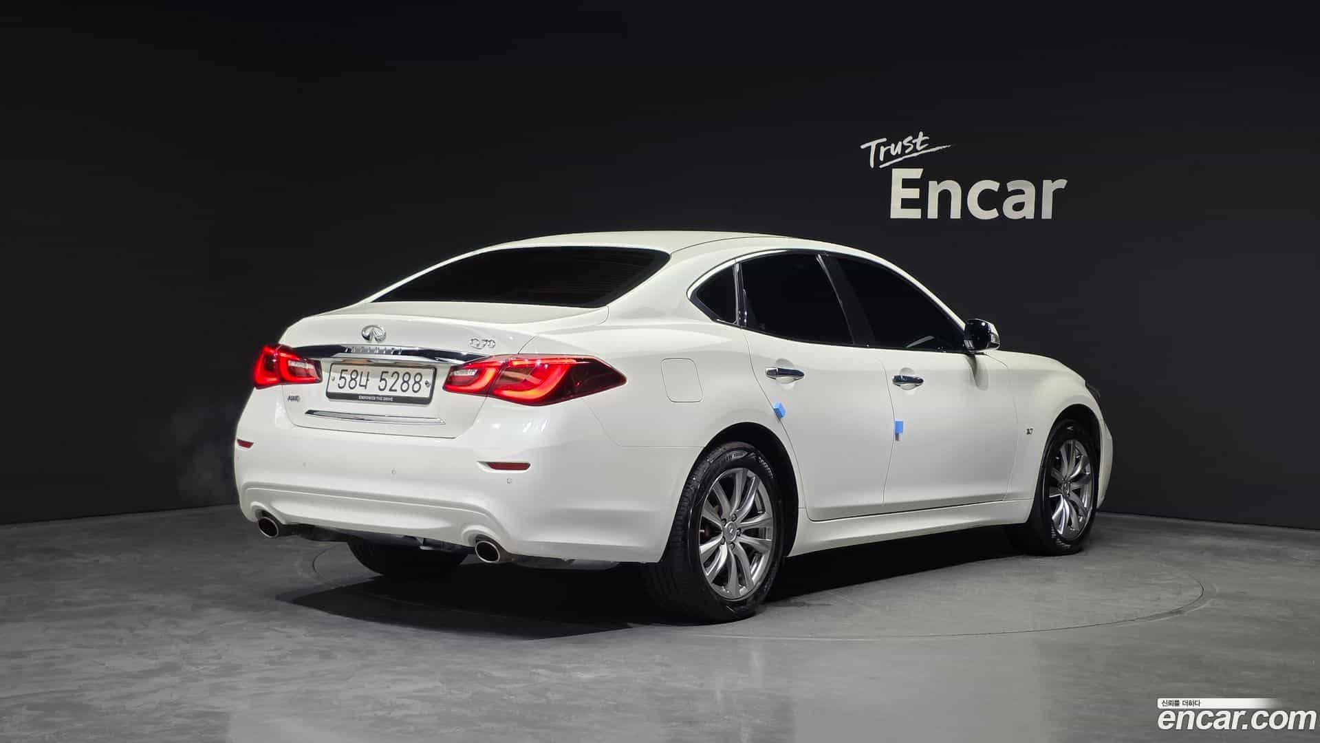 Q70 Infiniti 2018.4-OUTER-002