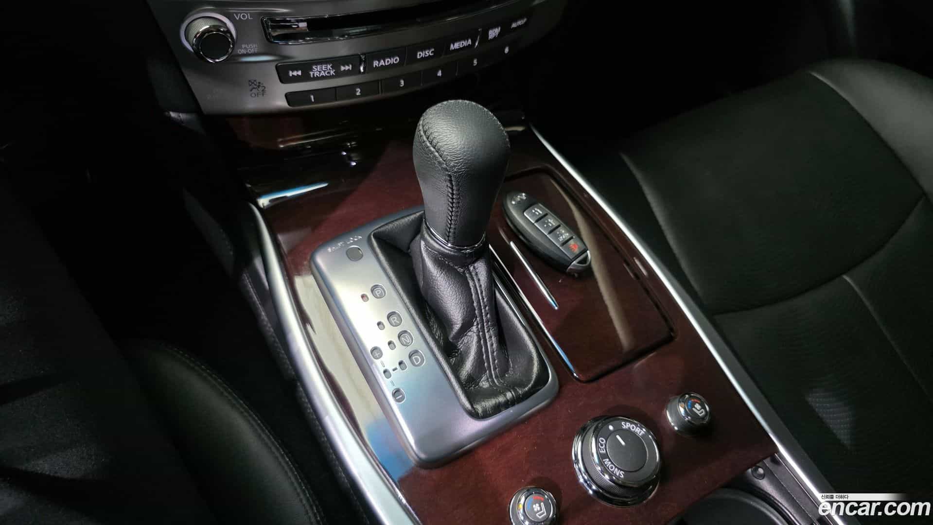 Q70 Infiniti 2018.4-INNER-009
