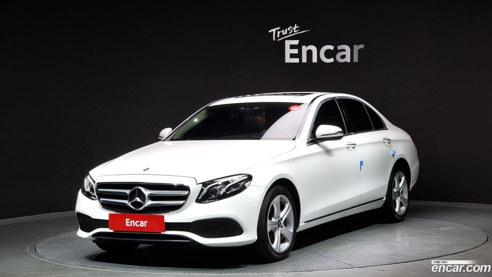 Main__Slider__Photo:E-Class Mercedes-Benz 2018.4-0