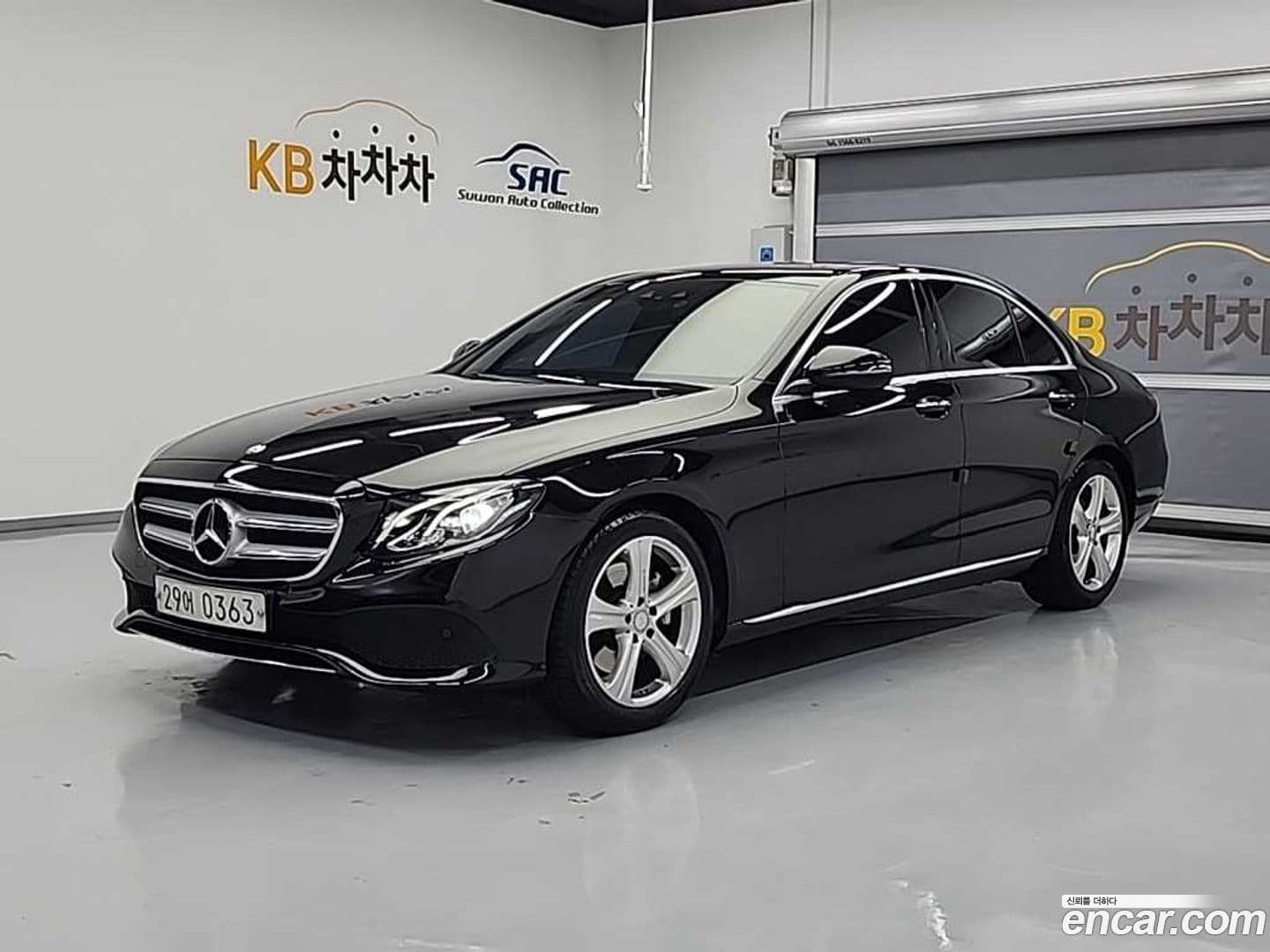 Main__Slider__Photo:E-Class Mercedes-Benz 2016.11-0