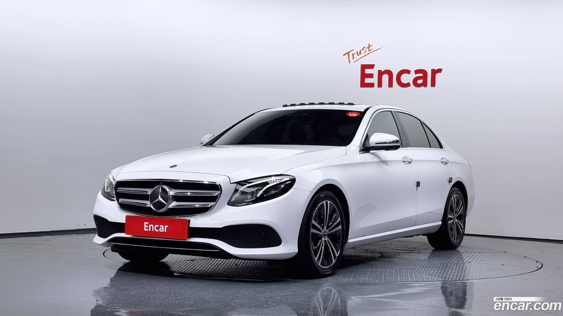 Main__Slider__Photo:E-Class Mercedes-Benz 2020.2-0