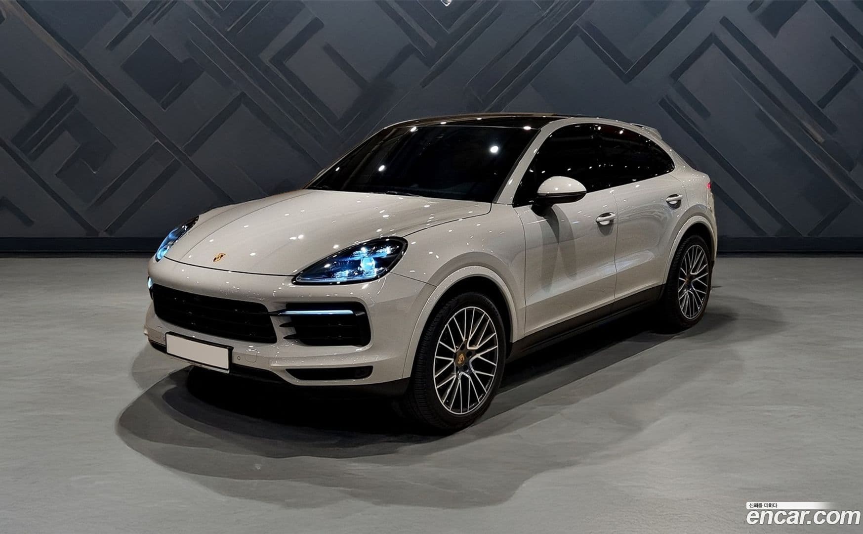 Main__Slider__Photo:Cayenne Porsche 2020.4-0