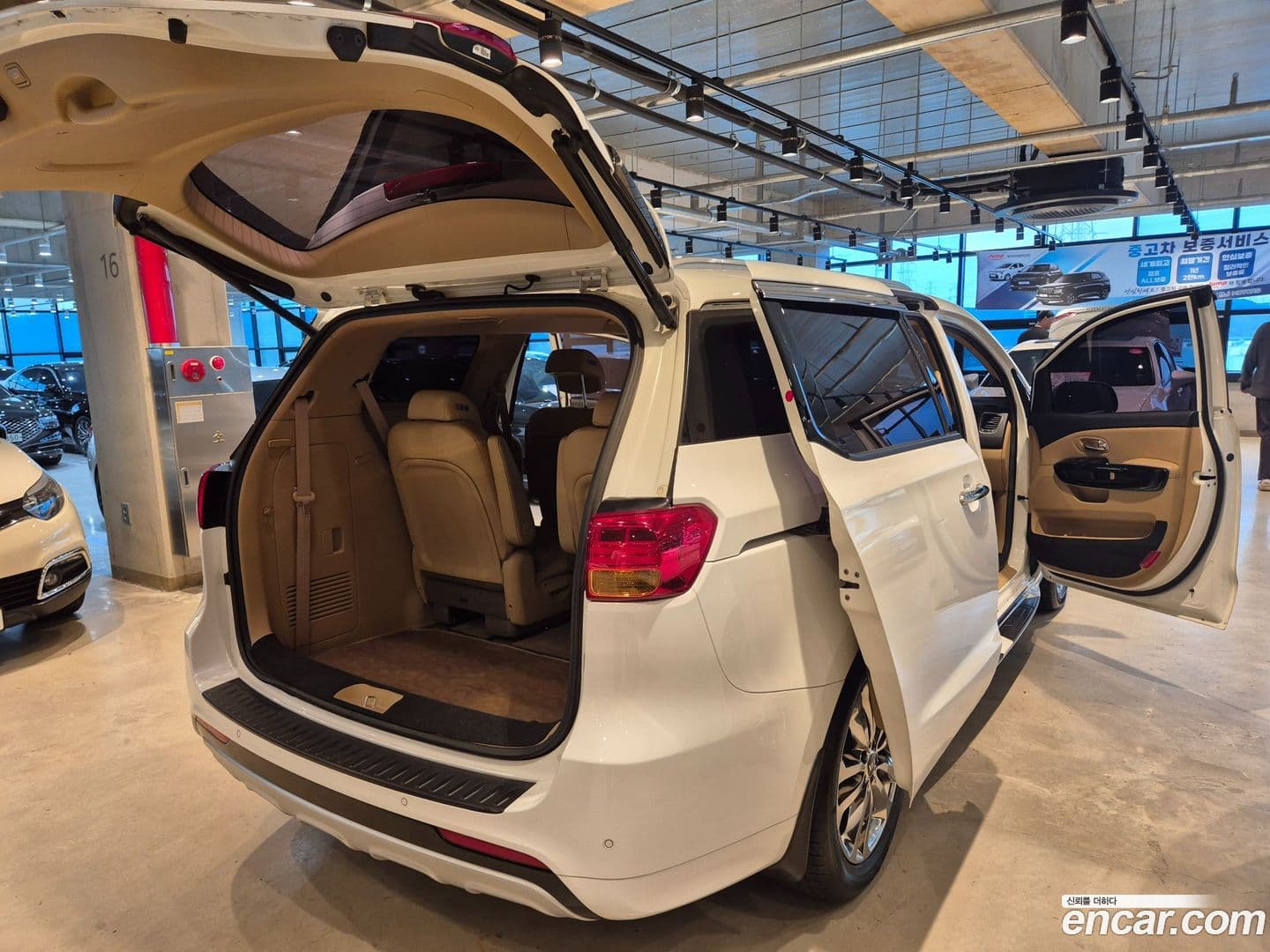 Main__Slider__Photo:Canival Kia 2015.7-0