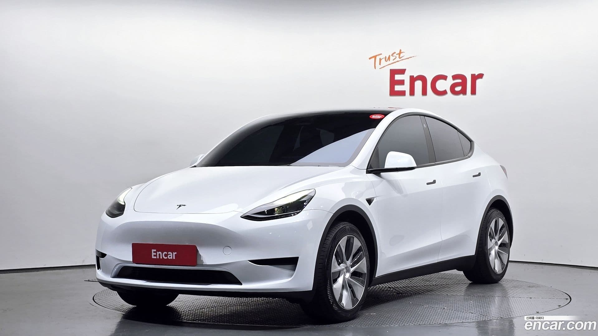Main__Slider__Photo:Model Y Tesla 2023.10-0