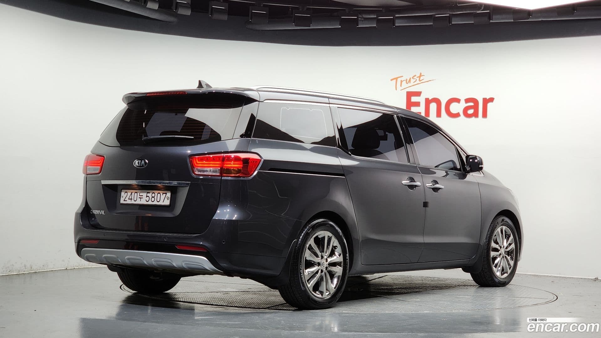 Main__Slider__Photo:Canival Kia 2017.0-0