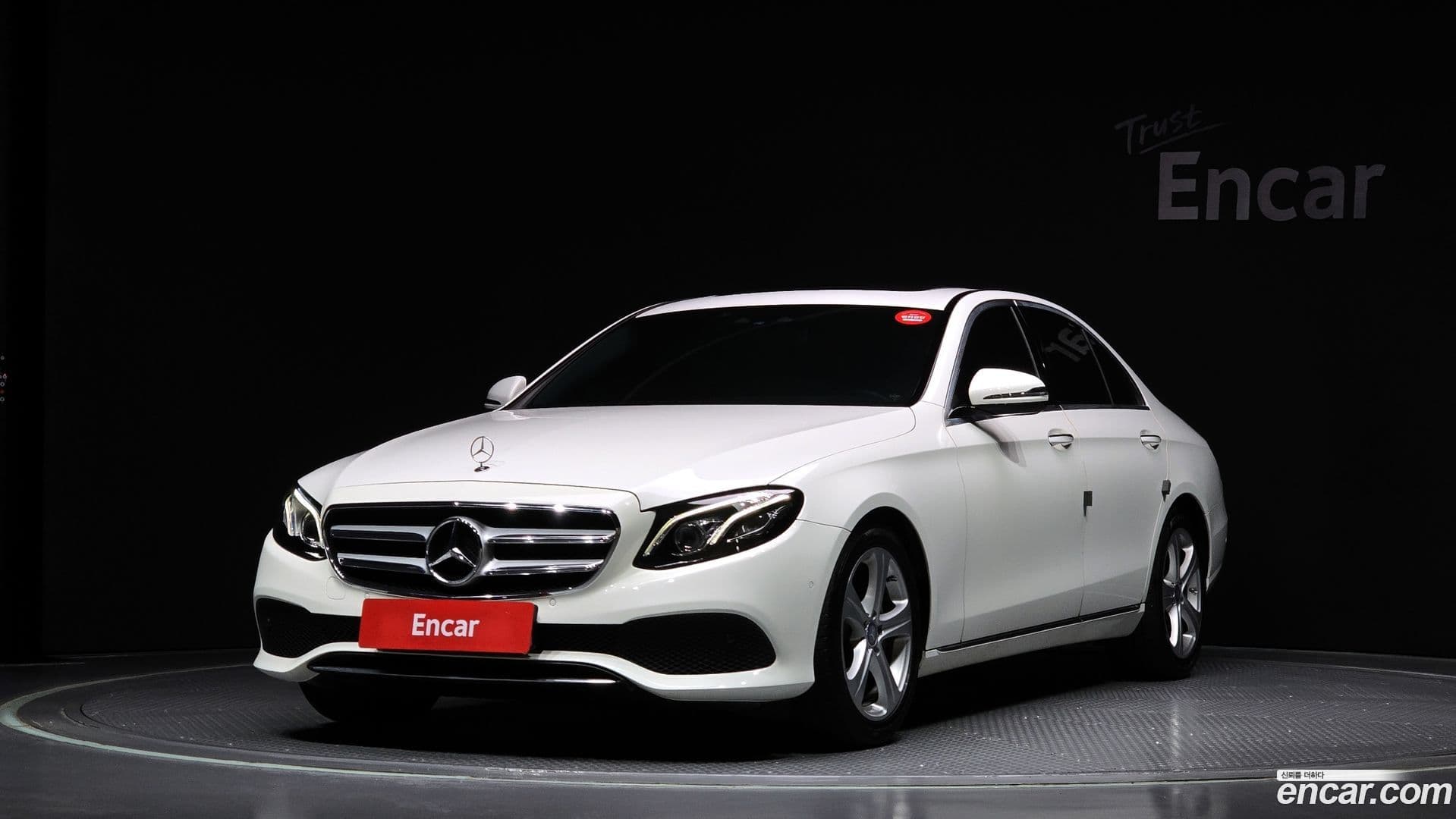 Main__Slider__Photo:E-Class Mercedes-Benz 2017.2-0