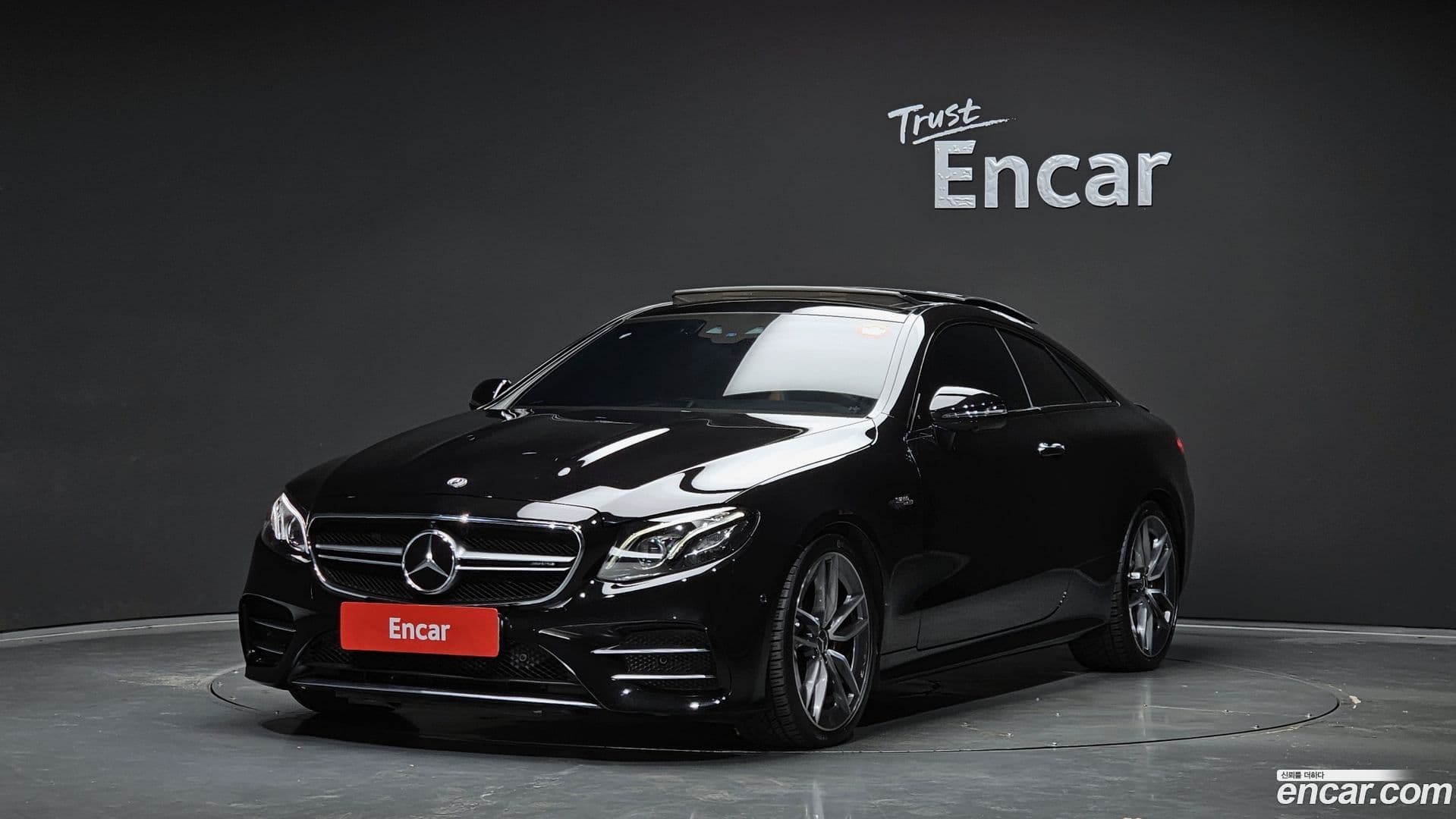 Main__Slider__Photo:E-Class Mercedes-Benz 2020.11-0