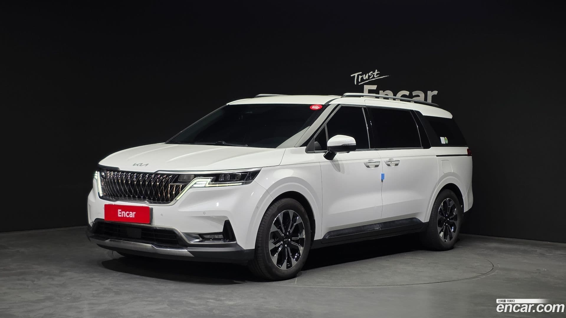 Main__Slider__Photo:Canival Kia 2023.2-0