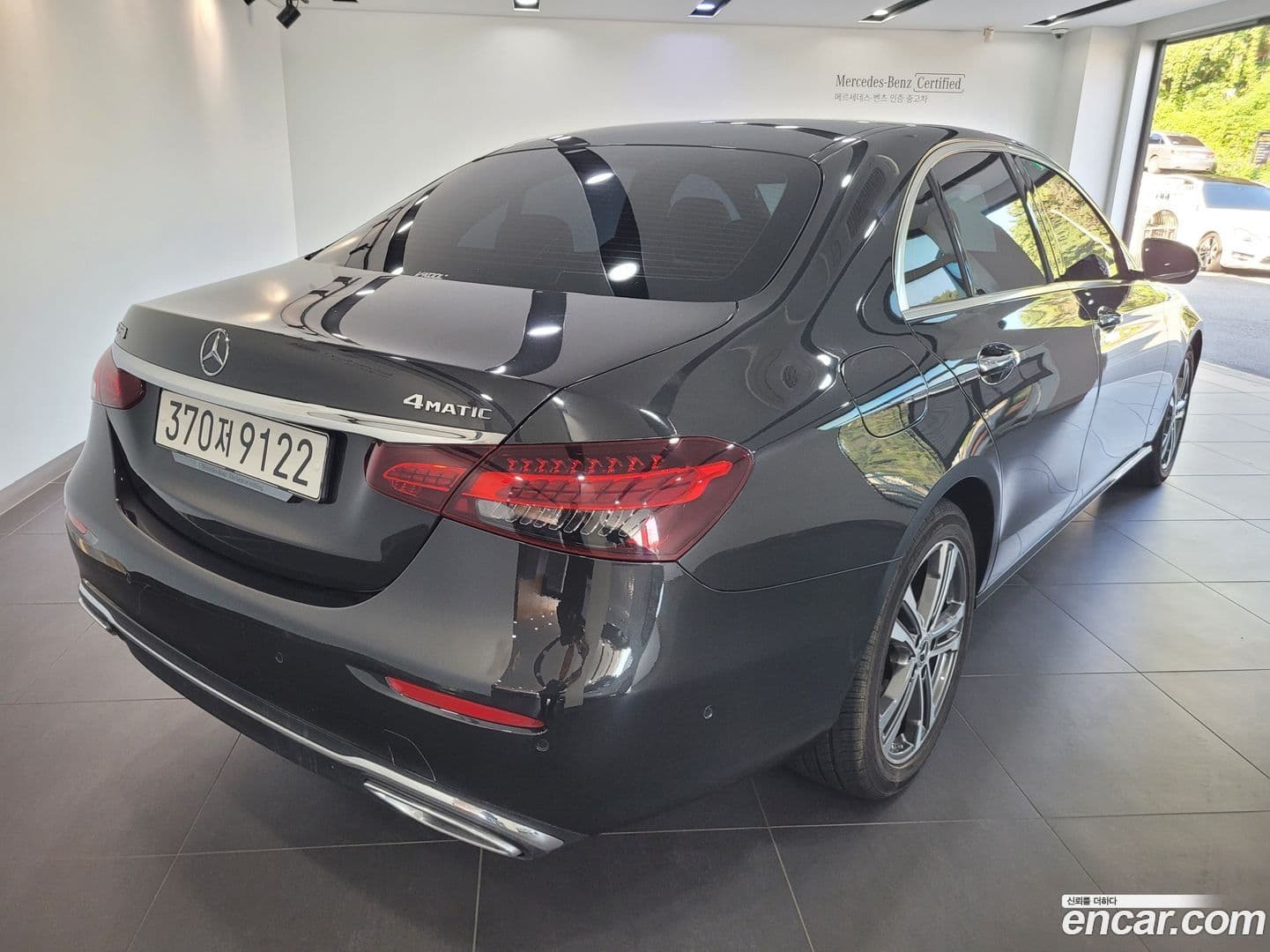 Main__Slider__Photo:E-Class Mercedes-Benz 2022.4-0