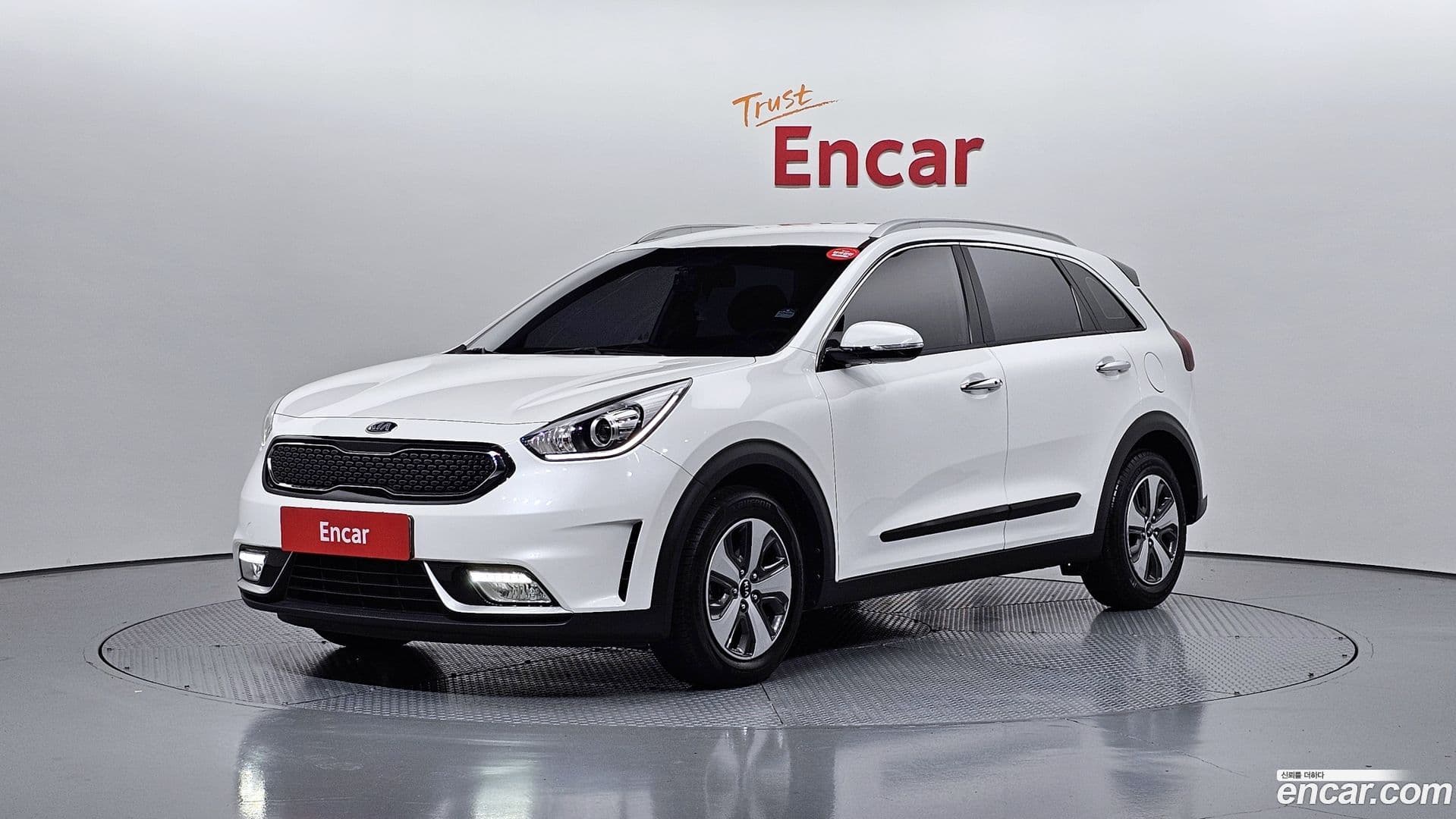 Main__Slider__Photo:Niro Kia 2017.6-0