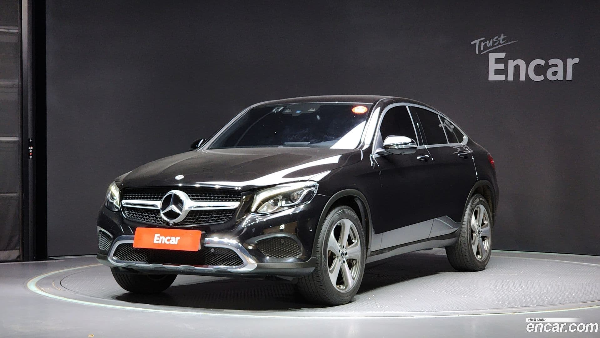 Main__Slider__Photo:GLC-Class Mercedes-Benz 2019.3-0