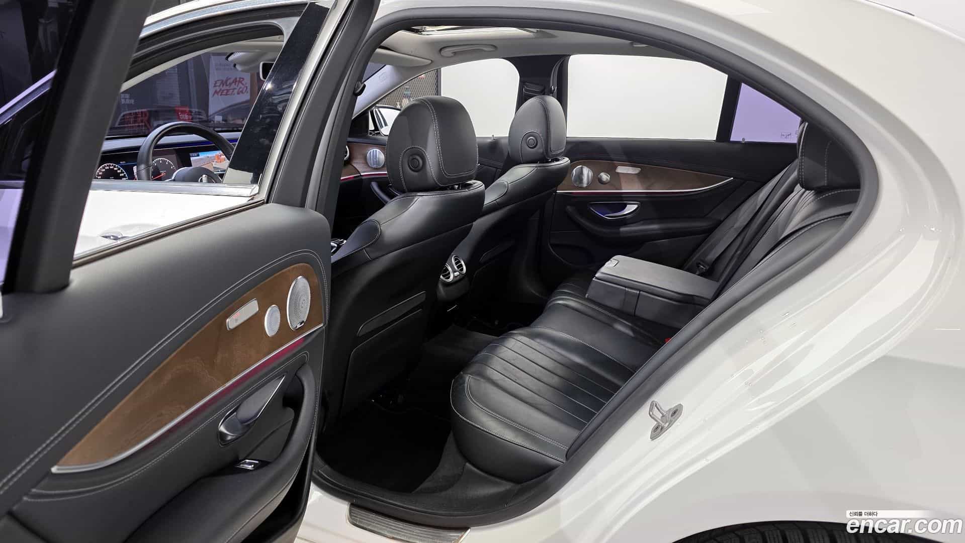 E-Class Mercedes-Benz 2018.9-OPTION-015