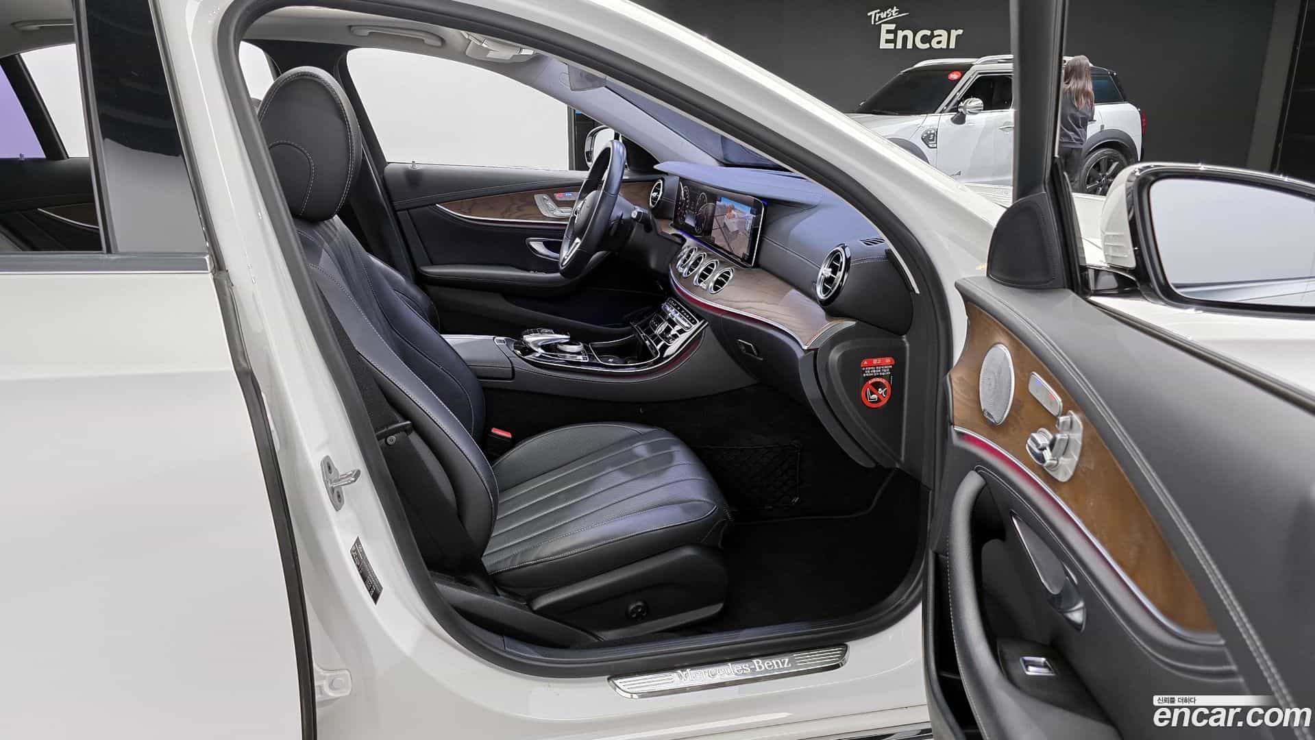 E-Class Mercedes-Benz 2018.9-OPTION-016