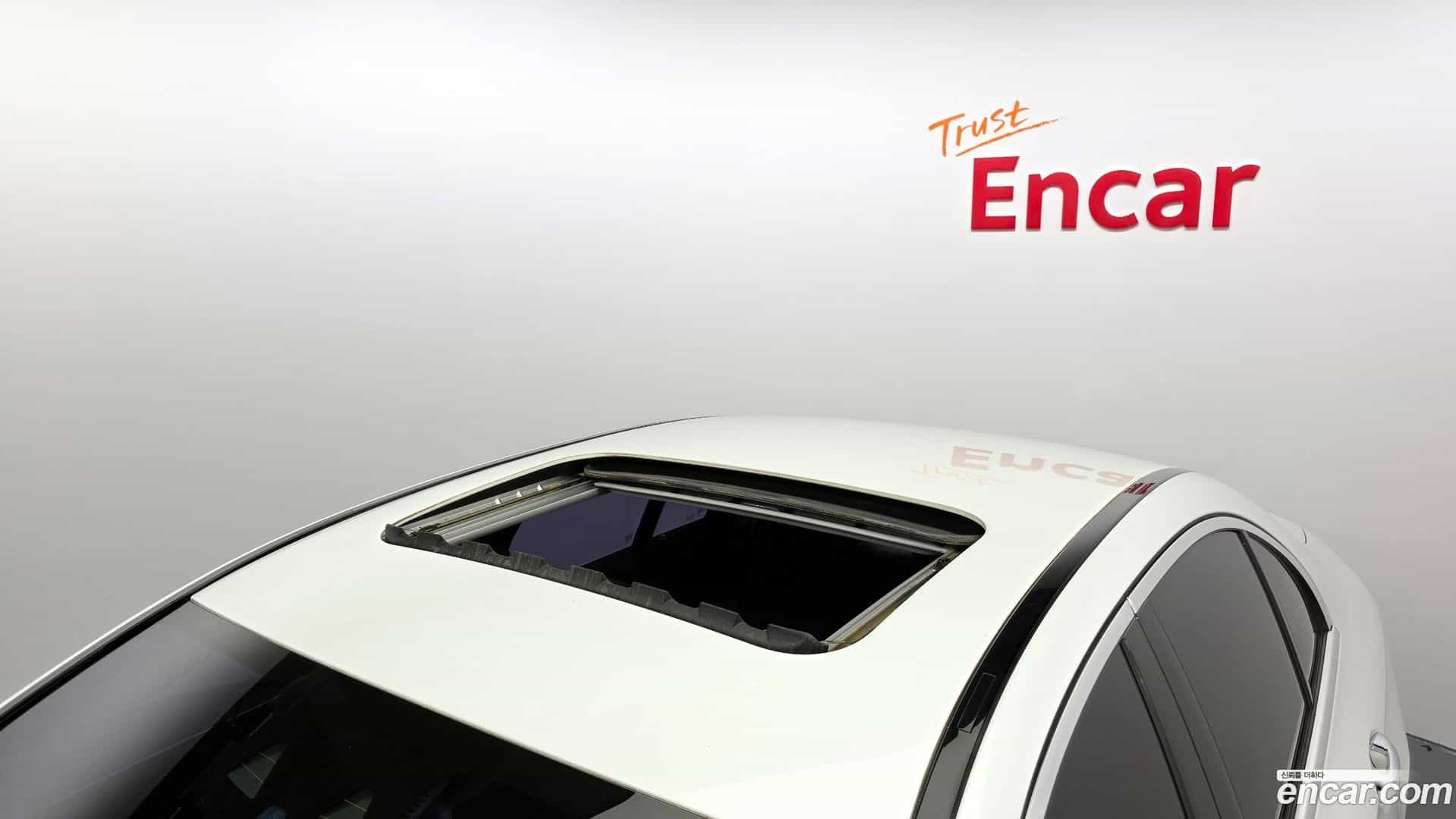 E-Class Mercedes-Benz 2018.9-OPTION-024
