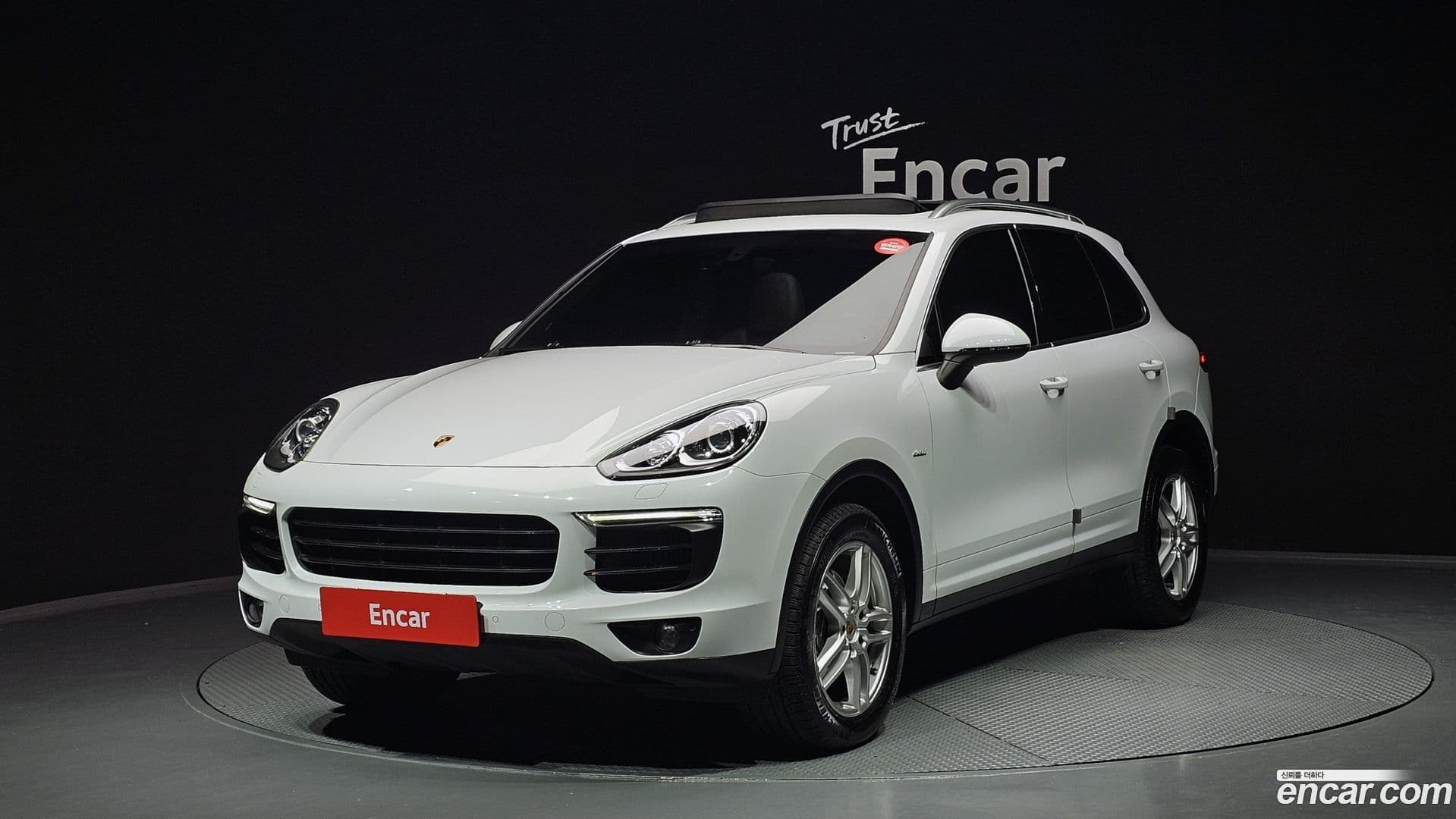 Main__Slider__Photo:Cayenne Porsche 2016.1-0