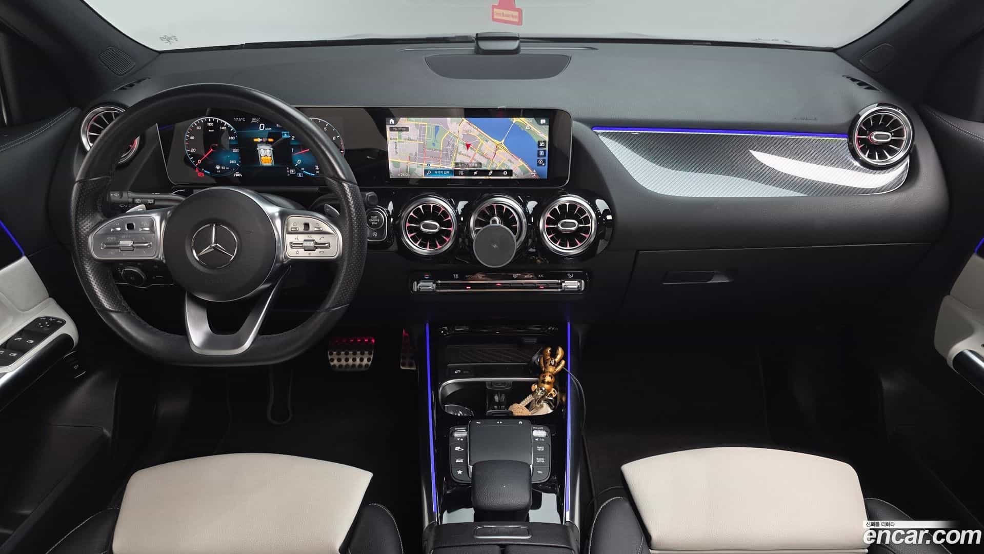 GLA-Class Mercedes-Benz 2020.9-INNER-007