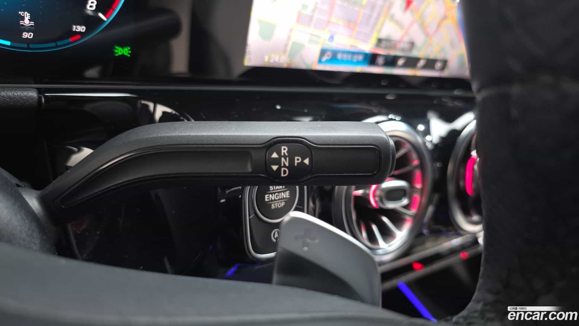 GLA-Class Mercedes-Benz 2020.9-INNER-009