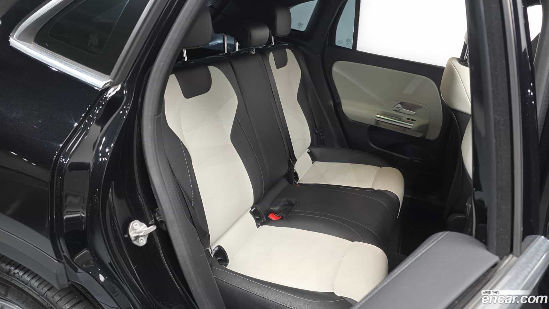 GLA-Class Mercedes-Benz 2020.9-OPTION-016