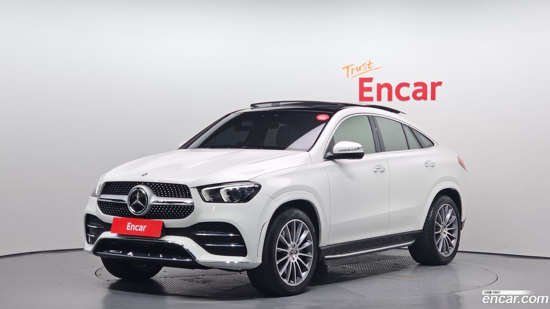Main__Slider__Photo:GLE-Class Mercedes-Benz 2023.6-0