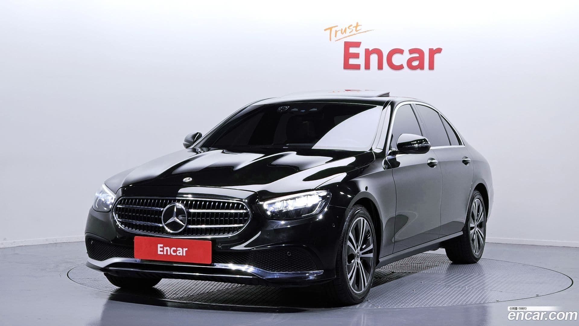 Main__Slider__Photo:E-Class Mercedes-Benz 2021.1-0