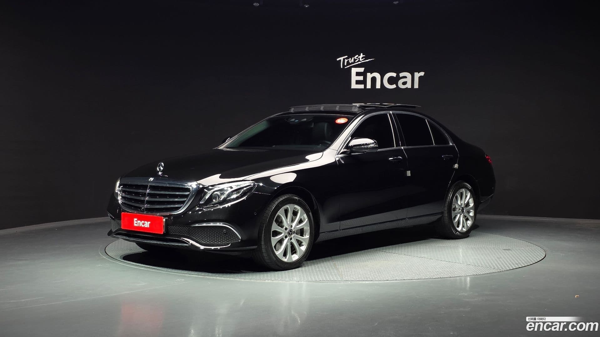Main__Slider__Photo:E-Class Mercedes-Benz 2019.6-0