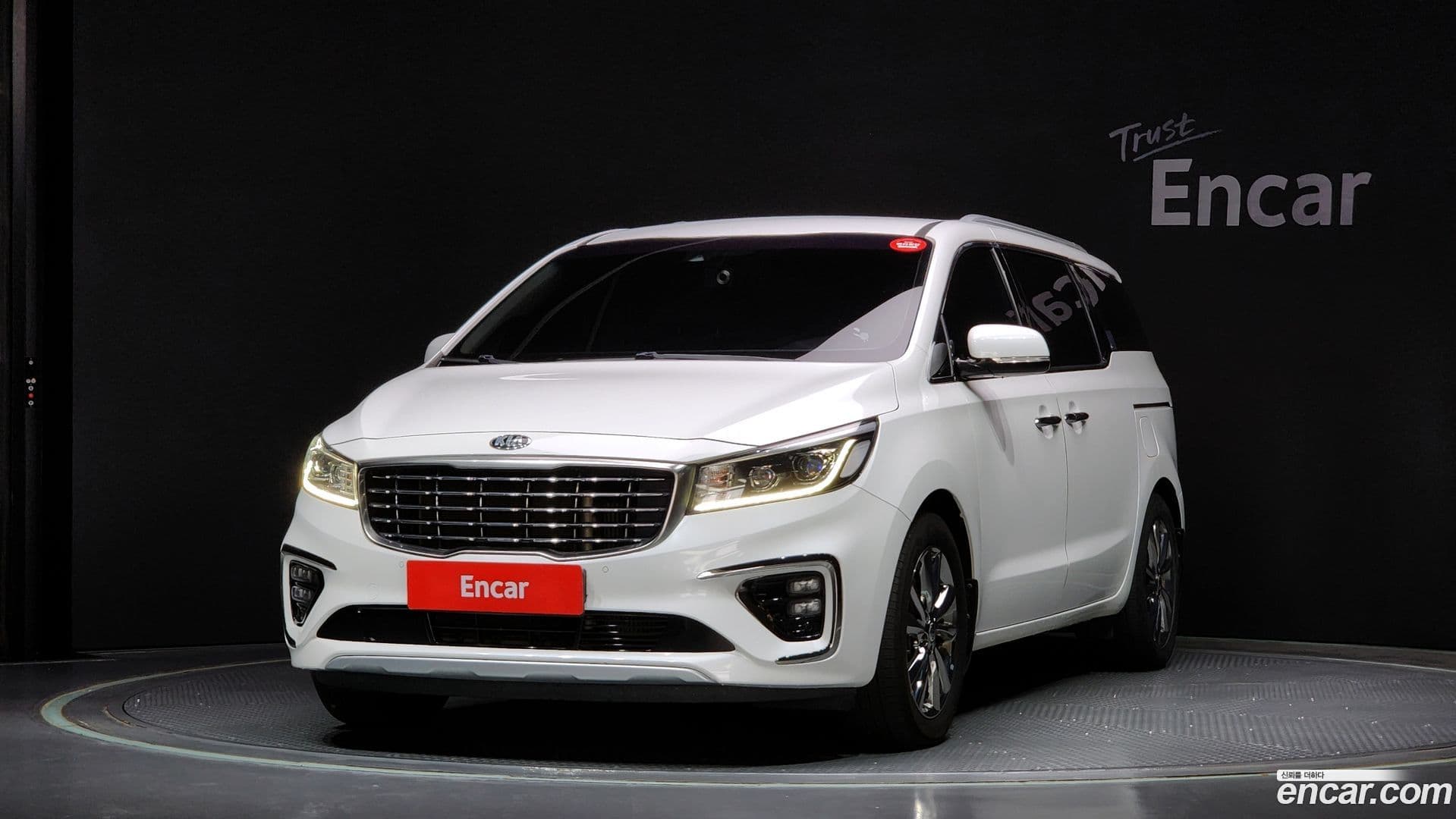 Main__Slider__Photo:Canival Kia 2019.8-0