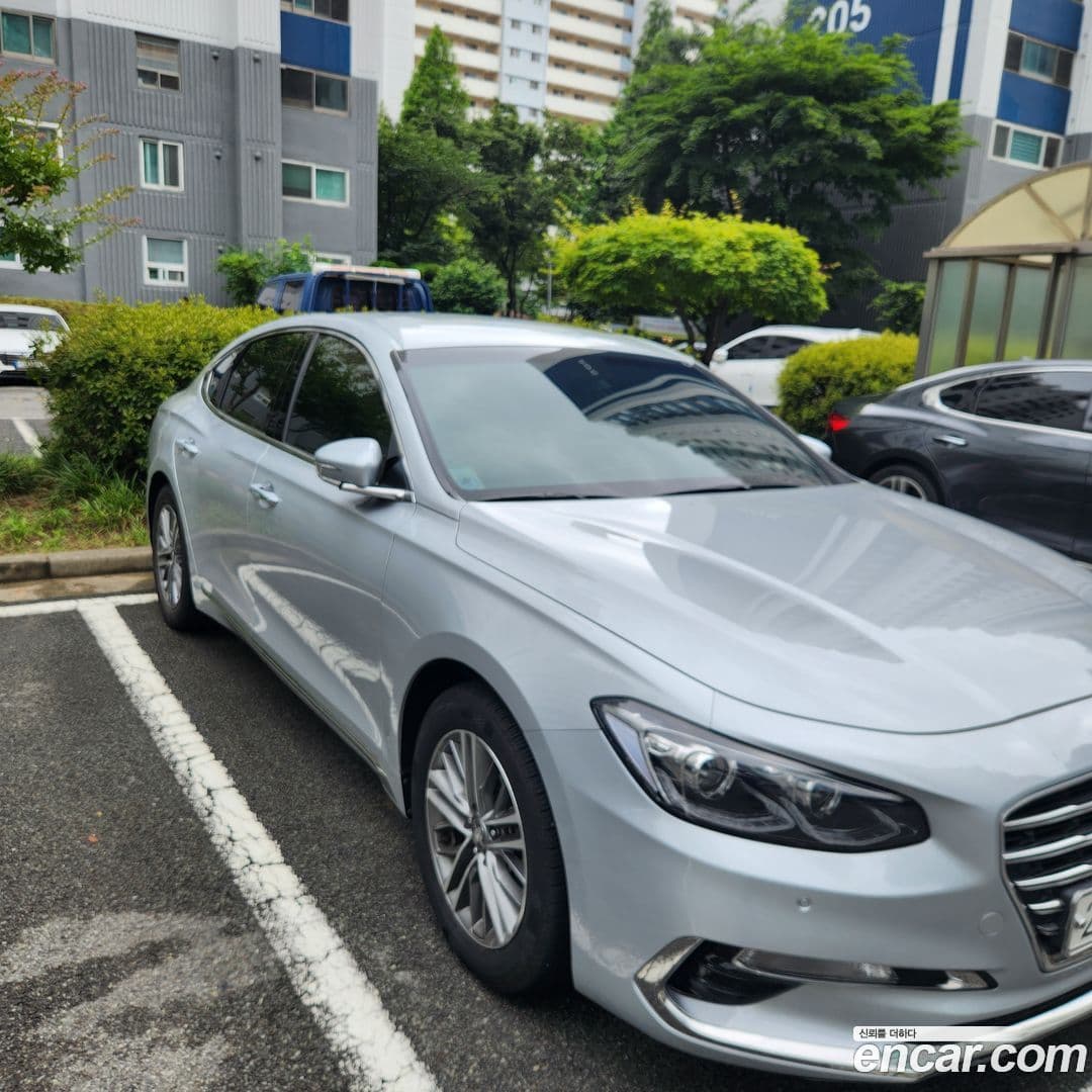 Main__Slider__Photo:Grandeur Hyundai 2019.3-0