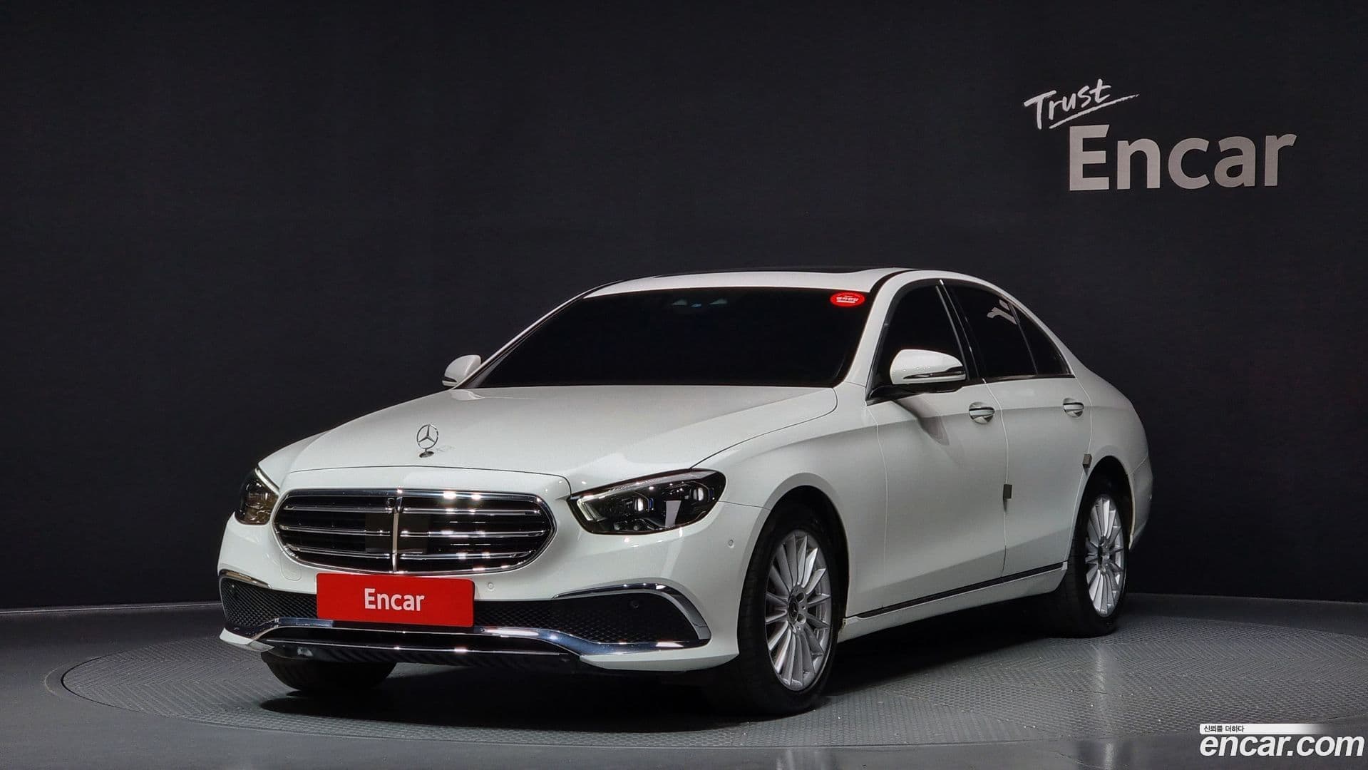 Main__Slider__Photo:E-Class Mercedes-Benz 2023.10-0