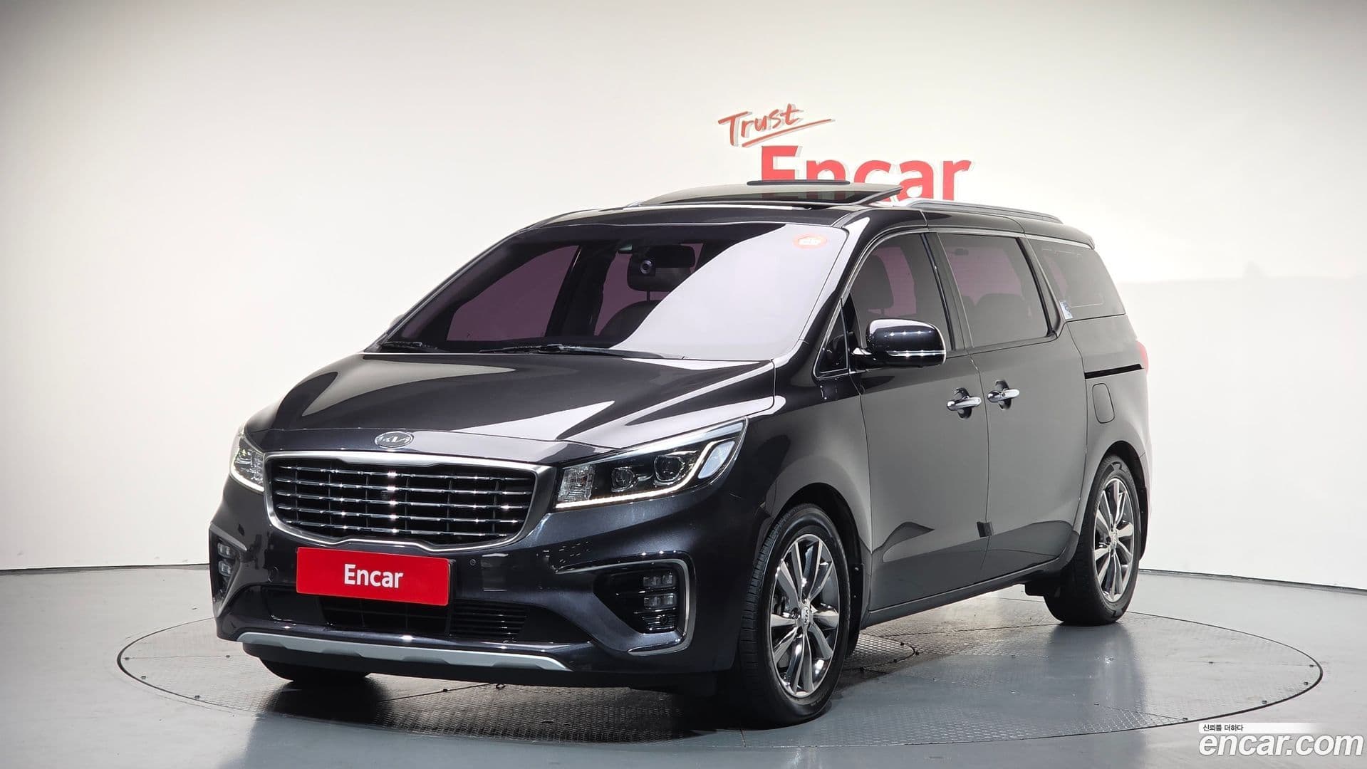 Main__Slider__Photo:Canival Kia 2019.4-0