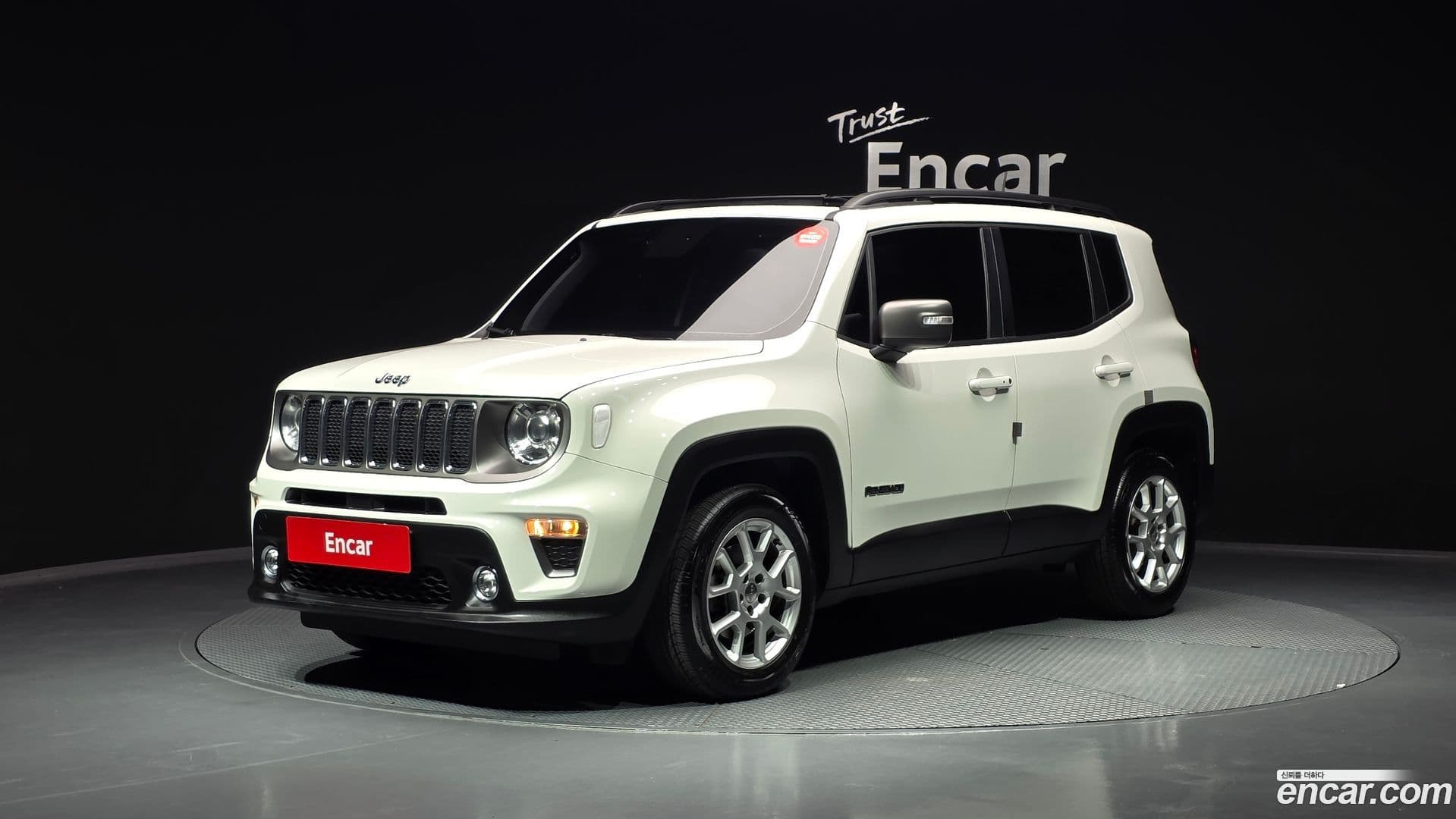Main__Slider__Photo:Renegade Jeep 2019.4-0