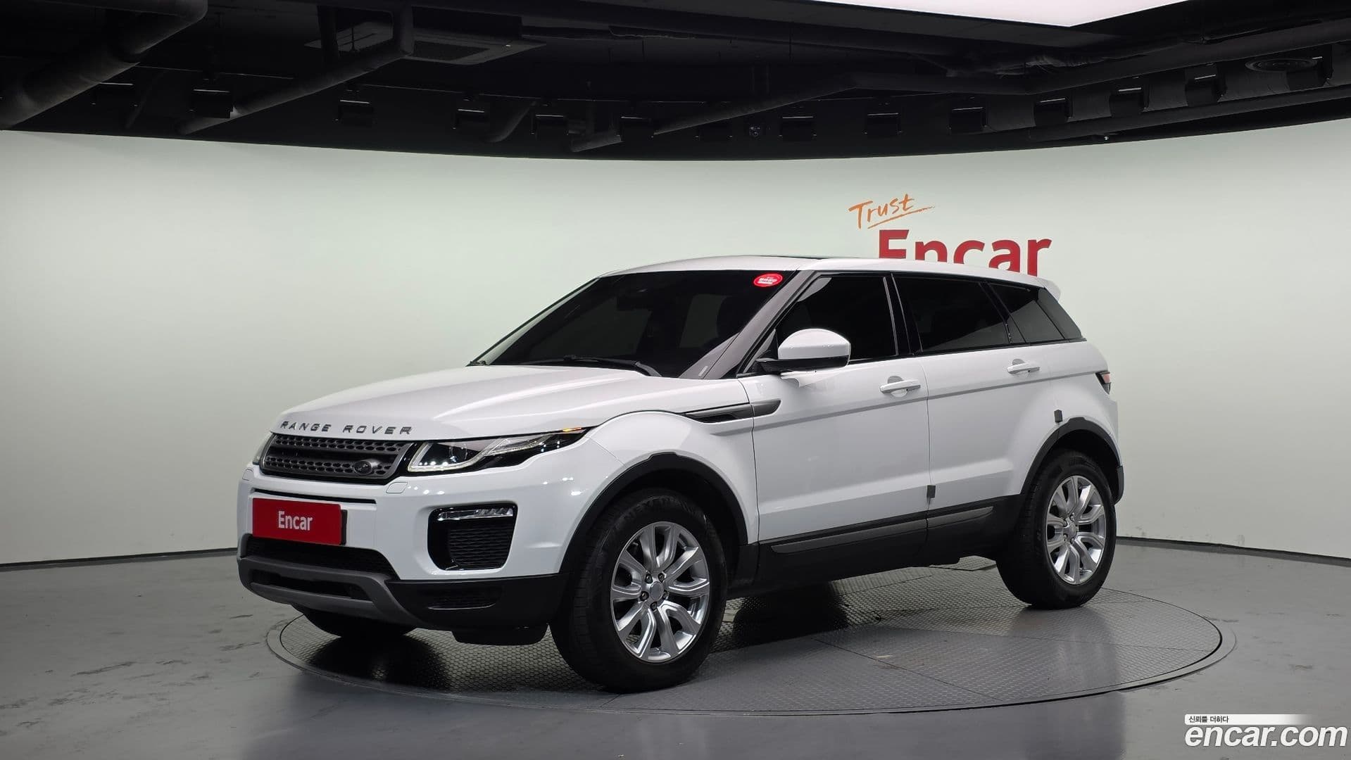 Main__Slider__Photo:Range Rover Evoque Land Rover 2018.11-0