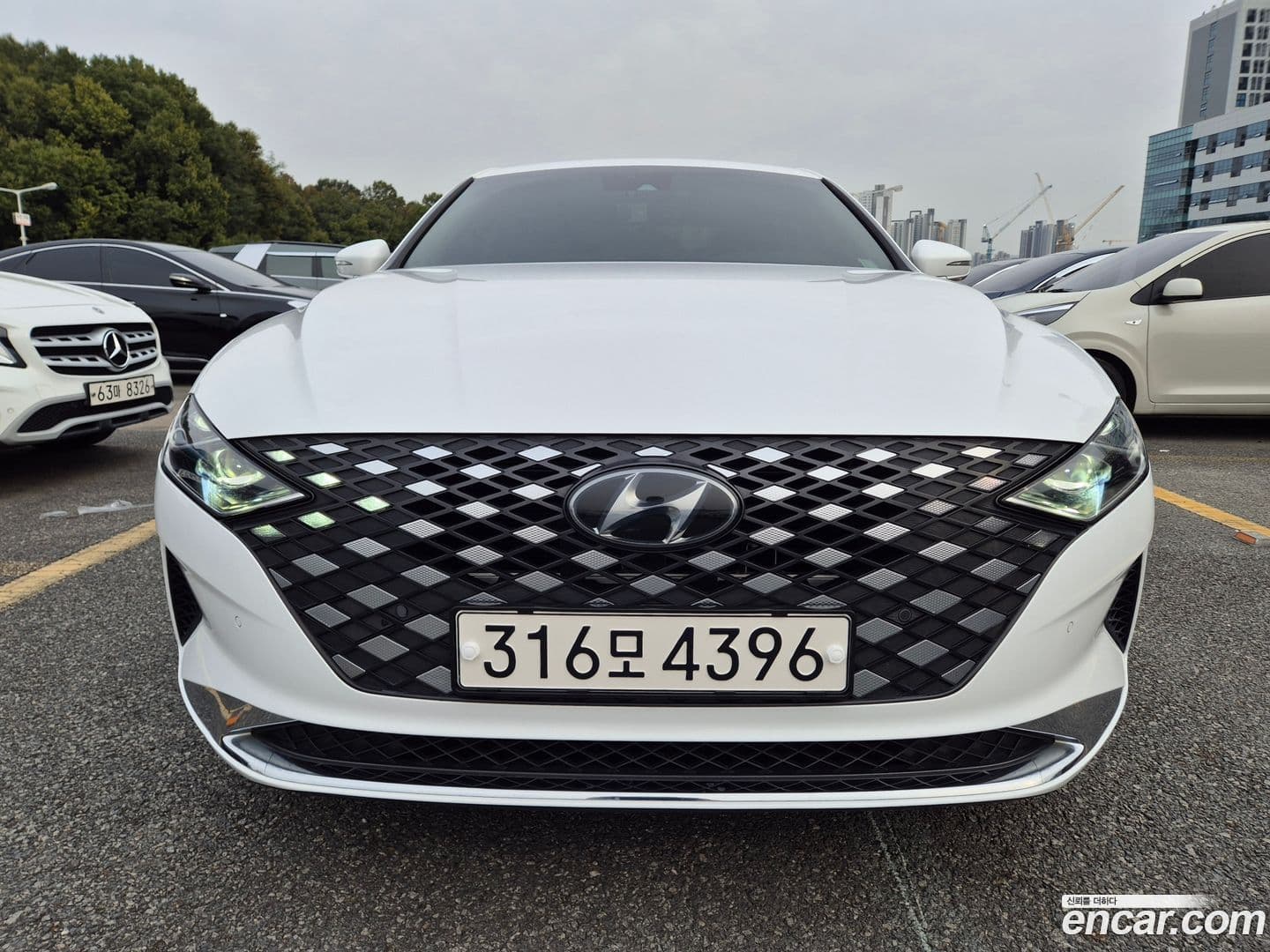 Main__Slider__Photo:Grandeur Hyundai 2021.8-0