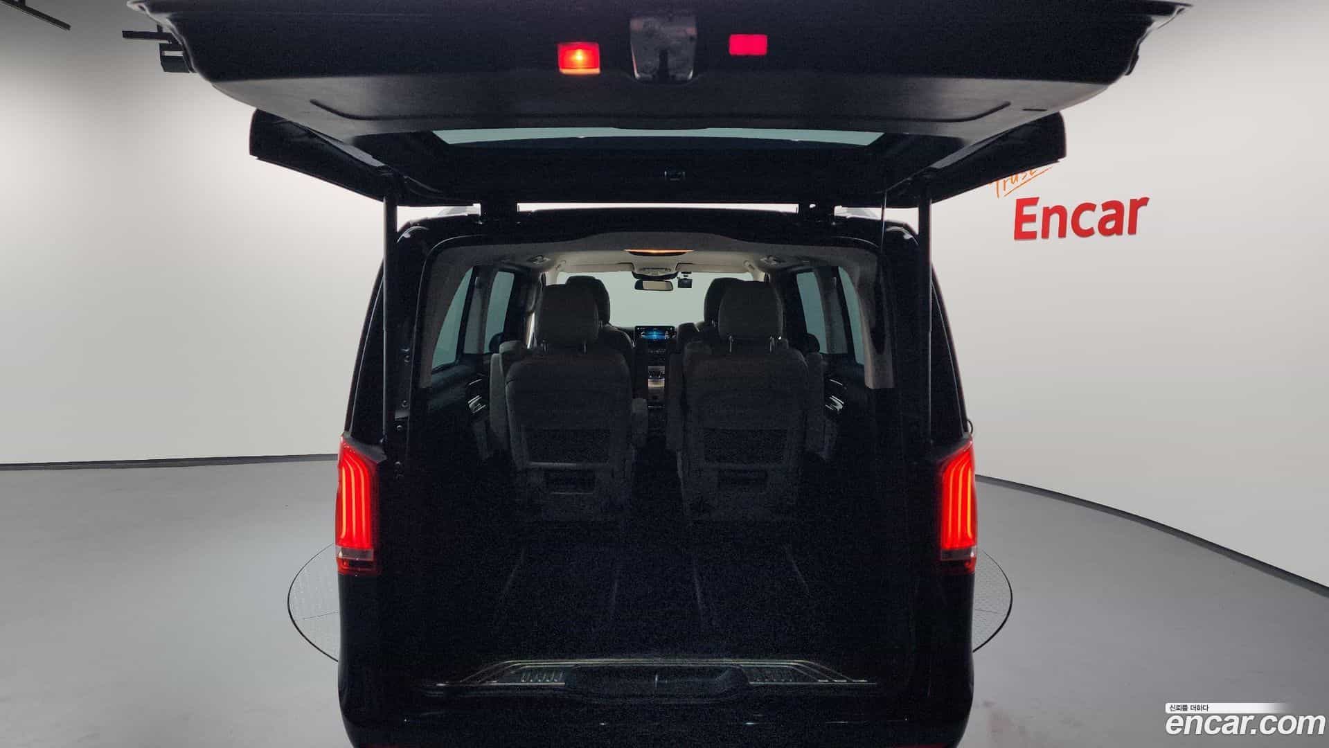 V-Class Mercedes-Benz 2022.1-OPTION-024