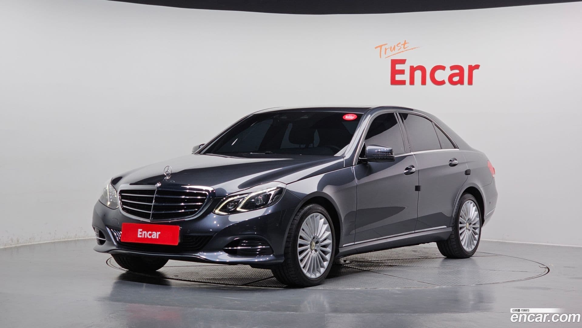 Main__Slider__Photo:E-Class Mercedes-Benz 2015.5-0