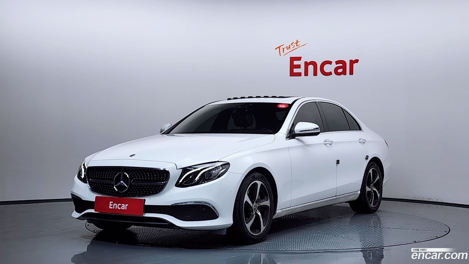 Main__Slider__Photo:E-Class Mercedes-Benz 2019.11-0
