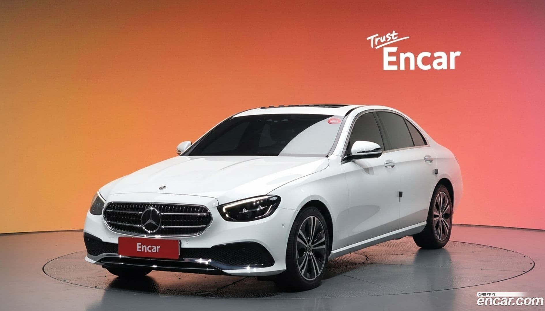 Main__Slider__Photo:E-Class Mercedes-Benz 2020.11-0